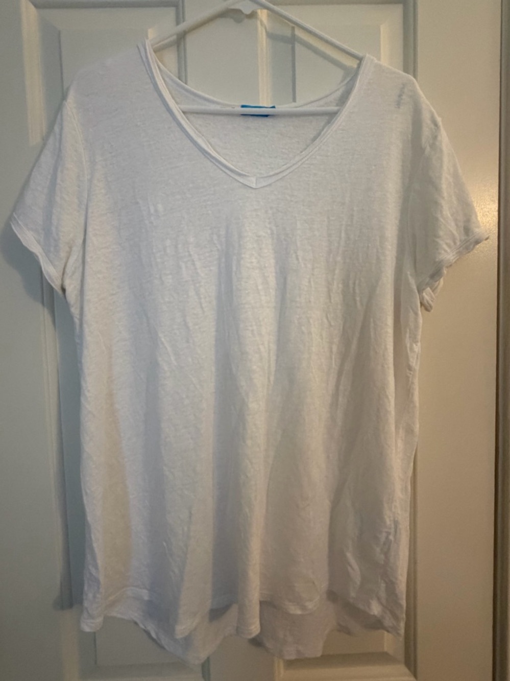 J. McLaughlin White V-Neck Short Sleeve Tee - Lightweight Linen Blend